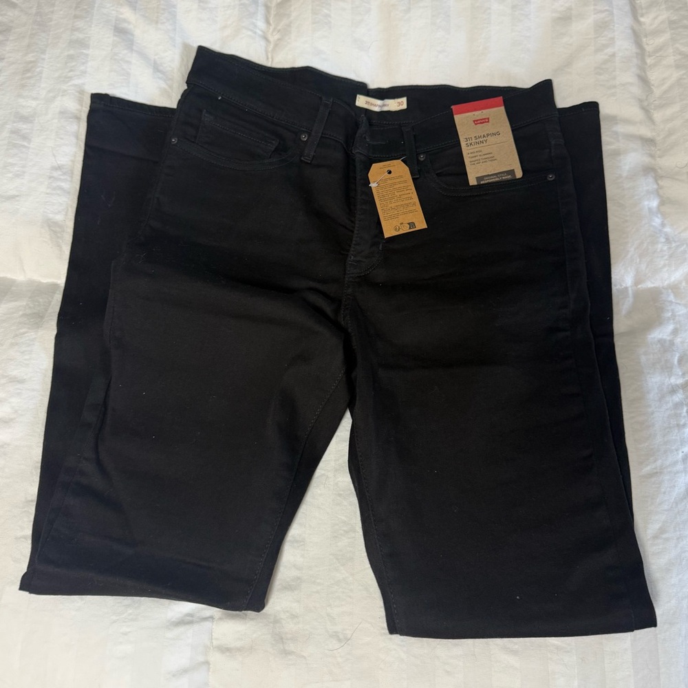 NWT Women’s Levi’s 311 Jeans - Black
